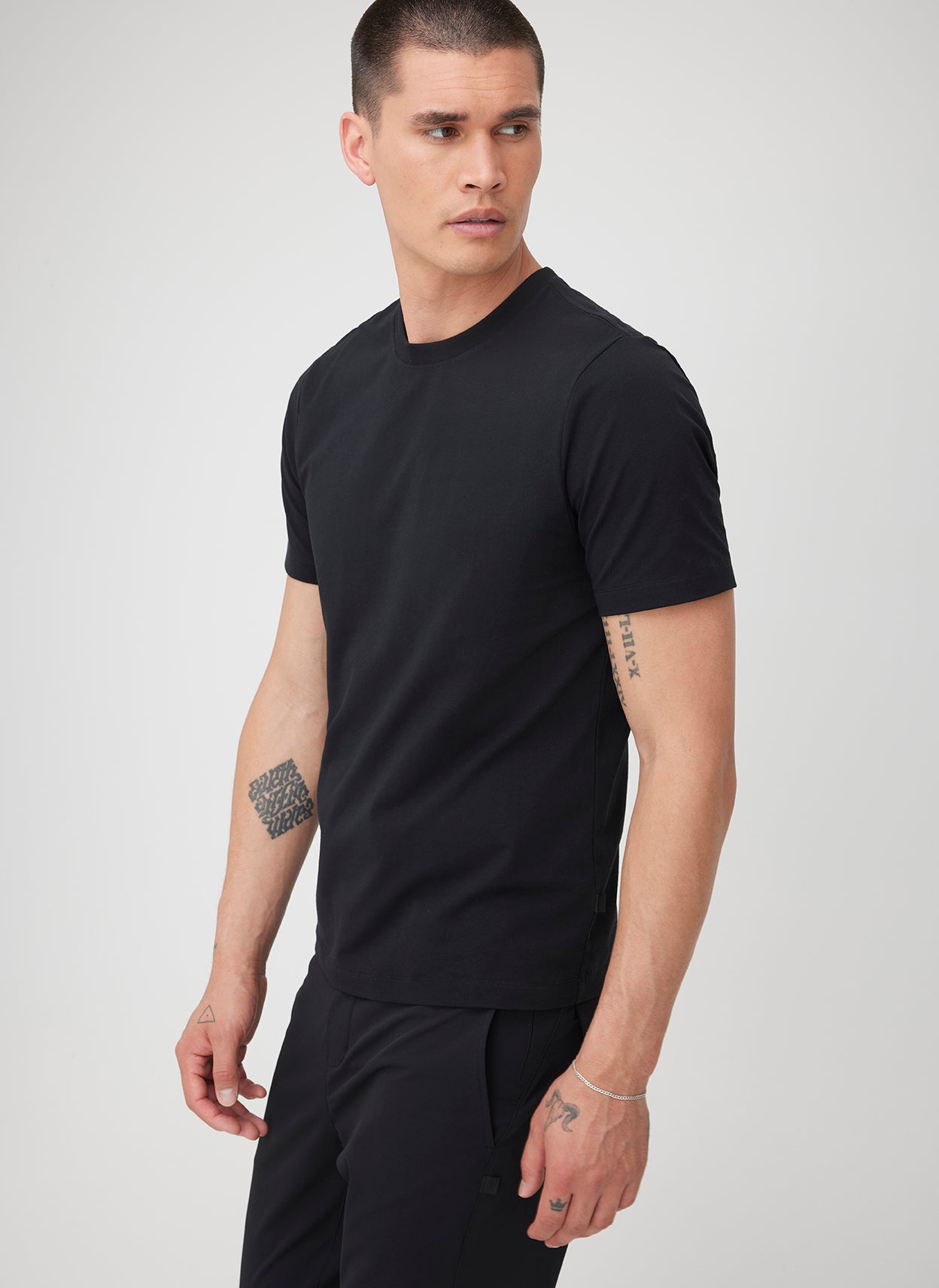 Stanton Short Sleeve Crew Tee ?? | M || Black